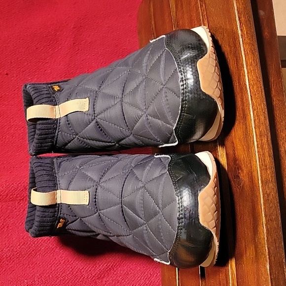 Teva Ember Black Slippers Booties - Picture 2 of 9